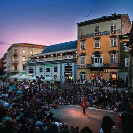 Gorgeous In With Wifi *